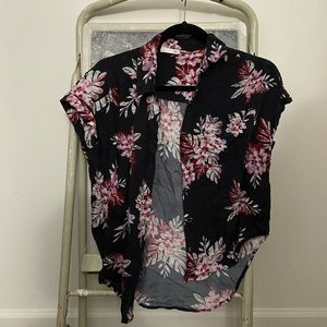 So, Size Small Button Down Floral Shirt